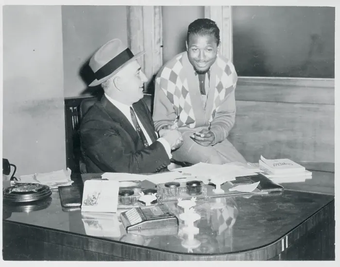 Framed Print : Sugar Ray Robinson with Nick Londes Framed Print : Sugar Ray Robinson with Nick Londes