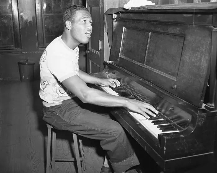 Framed Print : Sugar Ray Robinson Plays Piano Framed Print : Sugar Ray Robinson Plays Piano