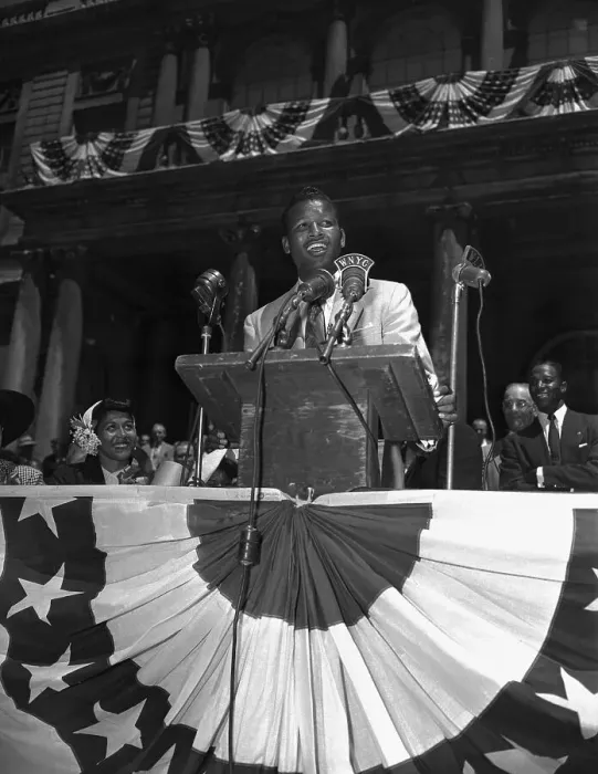 Framed Print : Sugar Ray Robinson Speaking at Podium Framed Print : Sugar Ray Robinson Speaking at Podium