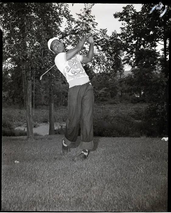 Framed Print : Sugar Ray Robinson Swinging Golf Club Framed Print : Sugar Ray Robinson Swinging Golf Club