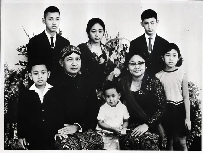 Framed Print : Suharto Family Portrait Framed Print : Suharto Family Portrait