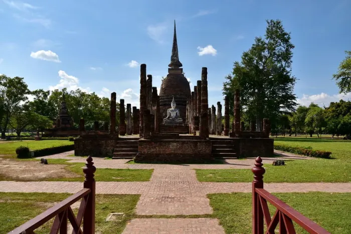 Framed Print : Sukhothai temple Wat Sa Si Thailand, Asia Framed Print : Sukhothai temple Wat Sa Si Thailand, Asia