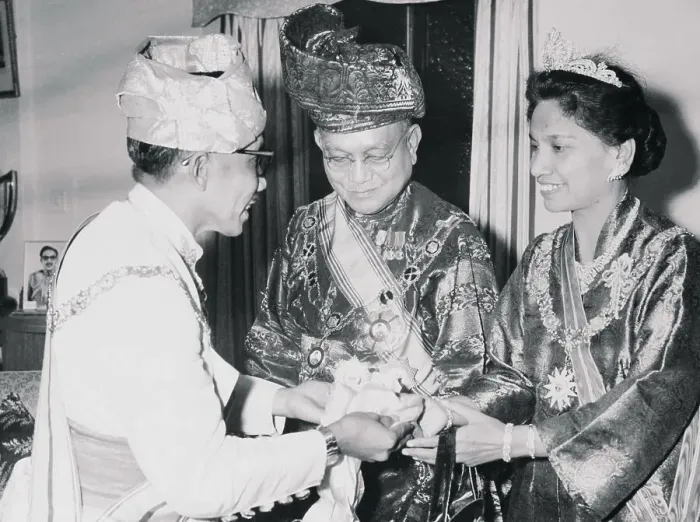 Framed Print : Sultan of Brunie Presenting Gifts to King and Queen of Malaya