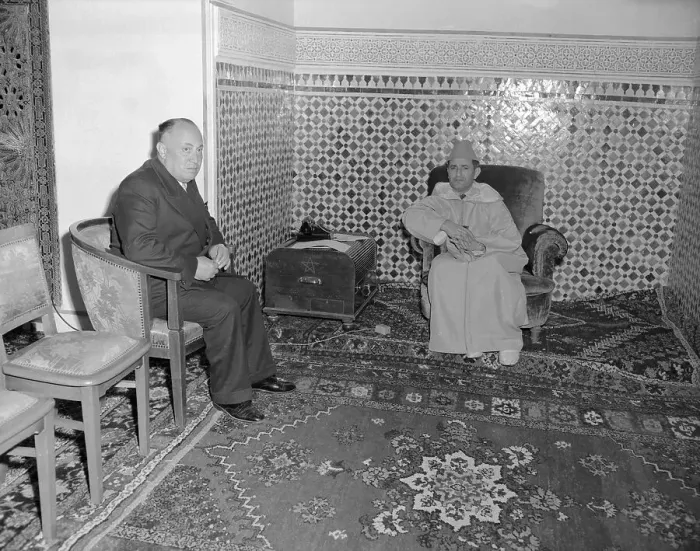 Framed Print : Sultan Mohammed Ben Youssef Conferring with Mohammed Zeghari Framed Print : Sultan Mohammed Ben Youssef Conferring with Mohammed Zeghari