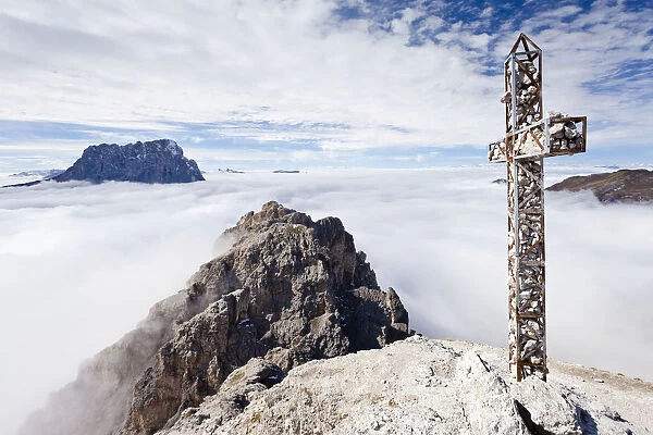 Summit cross on Gran Cir Mountain, using the climbing route above Gardena, overlooking Val Gardena, with Sassolungo Mountain at the rear, Dolomites, Alto Adige, Italy, Europe