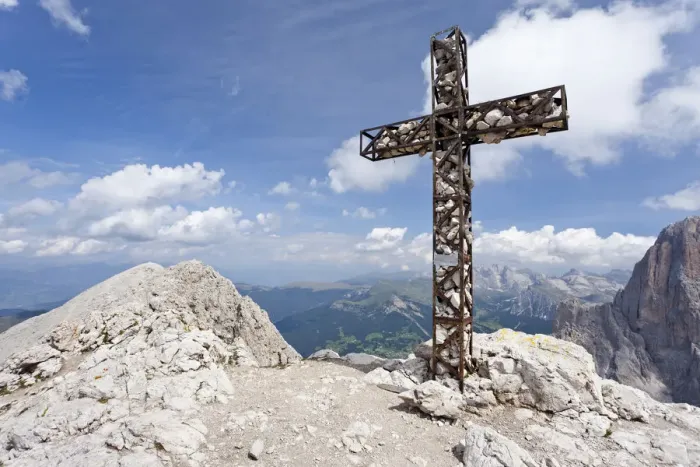 Framed Print : Summit cross on Plattkofel Mountain, looking towards the Odle Mountain Group, Dolomites, Alto Adige, Italy, Europe Framed Print : Summit cross on Plattkofel Mountain, looking towards the Odle Mountain Group, Dolomites, Alto Adige, Italy, Europe