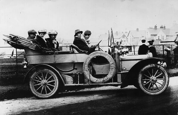 Sunbeam. 1907: Fred Eastmead with passengers in his 16 / 20 Sunbeam motor car