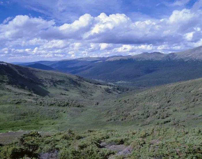 Framed Print : Sunny landscape with Never Summer Mountains, Rocky Mountain National Park, Colorado, USA Framed Print : Sunny landscape with Never Summer Mountains, Rocky Mountain National Park, Colorado, USA