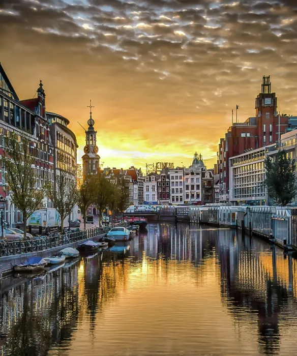 Framed Print : Sunrise in Amsterdam Framed Print : Sunrise in Amsterdam