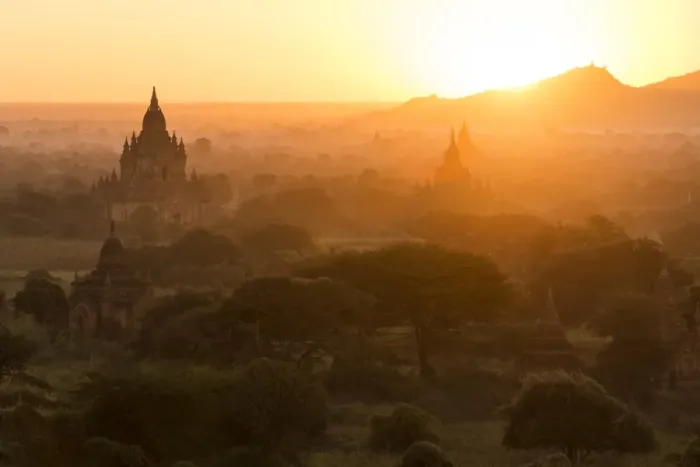 Framed Print : Sunrise in Bagan Framed Print : Sunrise in Bagan
