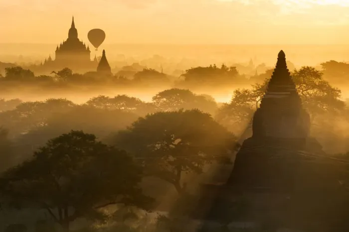 Framed Print : Sunrise in Bagan Framed Print : Sunrise in Bagan