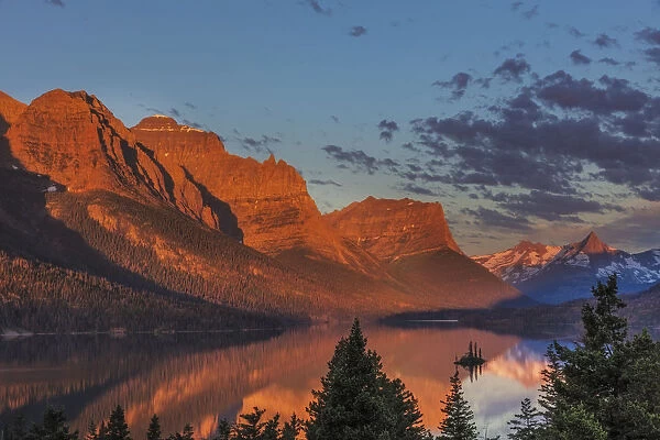 Sunrise clouds over Wild Goose Island and St. Mary Lake in Glacier National Park, Montana, USA