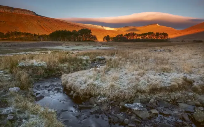 Framed Print : Sunrise hits Pen-Y-Fan in the Brecon Beacons