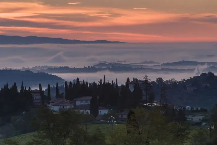 Framed Print : Sunrise over mist, Tuscany, Italy Framed Print : Sunrise over mist, Tuscany, Italy