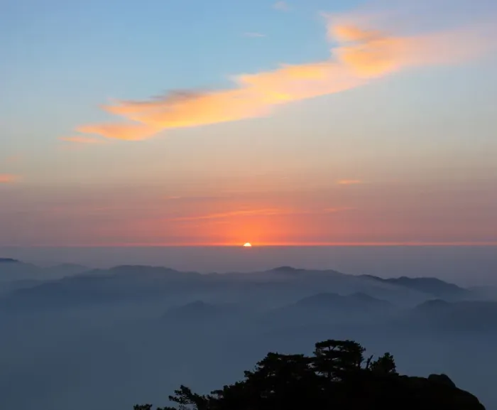 Framed Print : Sunrise above Mount Huangshan (Yellow Mountain or Mt. Huangshan), Anhui Province, China Framed Print : Sunrise above Mount Huangshan (Yellow Mountain or Mt. Huangshan), Anhui Province, China