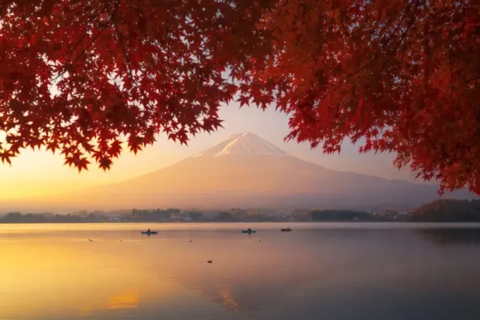 Framed Print : Sunrise at Mt Fuji in iconic autumn view from Lake Kawaguchiko
