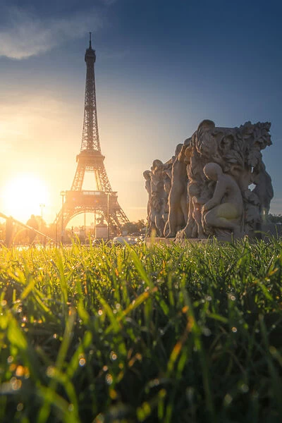 Sunrise scene of Eiffel tower