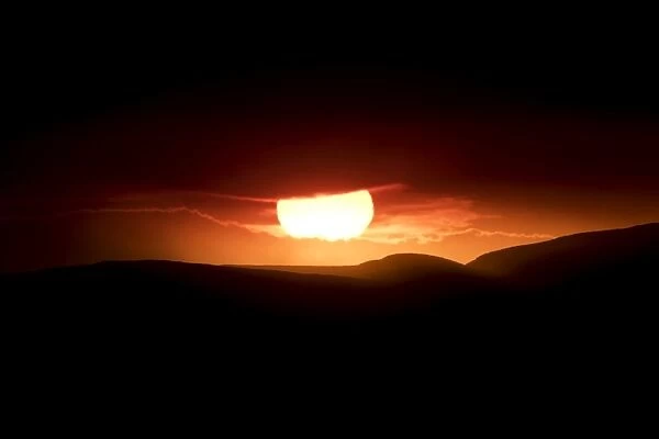 Sunset behind the ash and gas cloud of the Holuhraun fissure eruption, near the volcano Baroarbunga, highlands, Northeast Iceland, Iceland