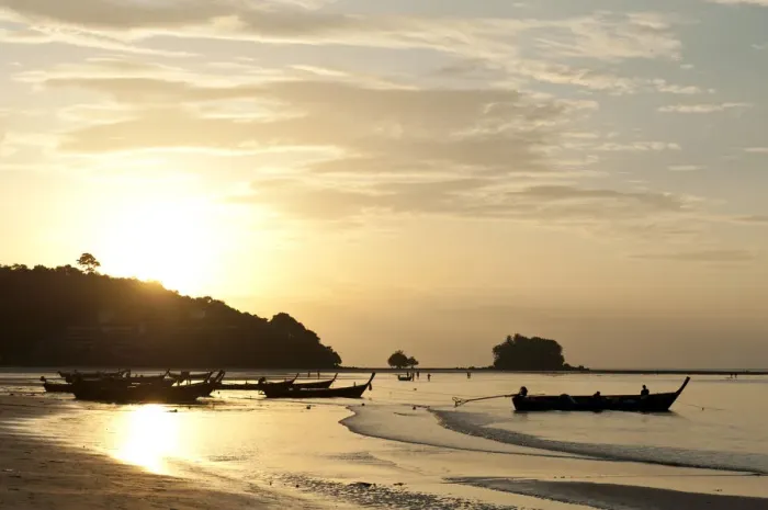 Framed Print : Sunset at the beach, fishing boats in silhouette, Nai Yang Beach, Phuket, Phuket Province, Thailand Framed Print : Sunset at the beach, fishing boats in silhouette, Nai Yang Beach, Phuket, Phuket Province, Thailand
