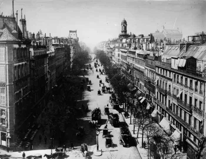 Framed Print : Sur Le Boulevard Framed Print : Sur Le Boulevard