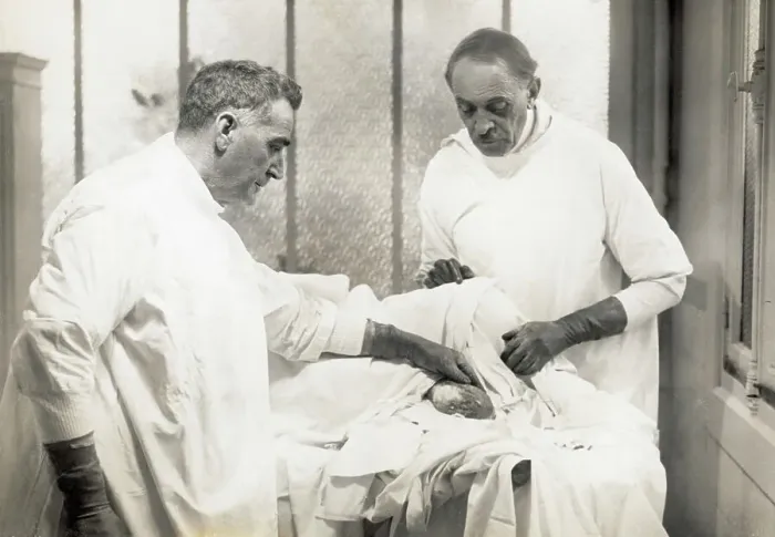 Framed Print : Surgeons with Patient Framed Print : Surgeons with Patient