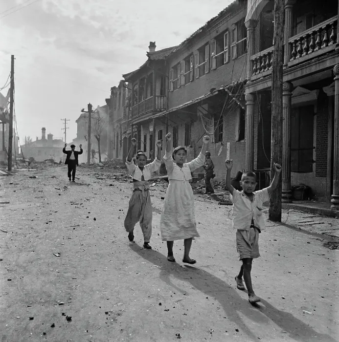 Framed Print : Surrender. Residents of the Korean port of Inchon surrender to American troops