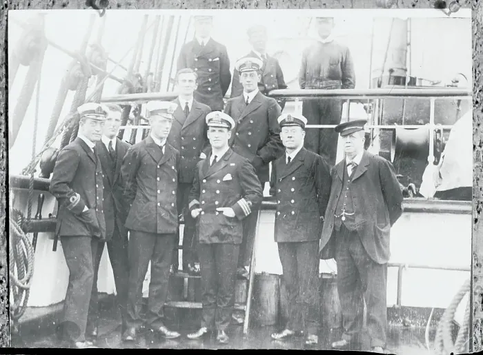 Framed Print : Surviving Commander of Scott Expedition with Crew on Ship Framed Print : Surviving Commander of Scott Expedition with Crew on Ship