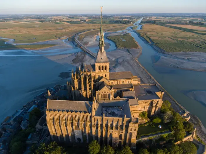 Framed Print : Survol du Mont Saint-Michel Framed Print : Survol du Mont Saint-Michel