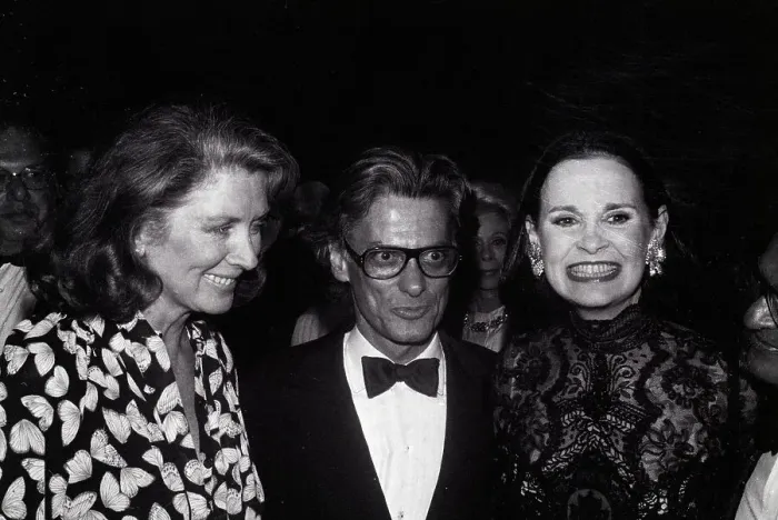 Framed Print : Suzy Parker, Richard Avedon, and Gloria Vanderbilt Framed Print : Suzy Parker, Richard Avedon, and Gloria Vanderbilt