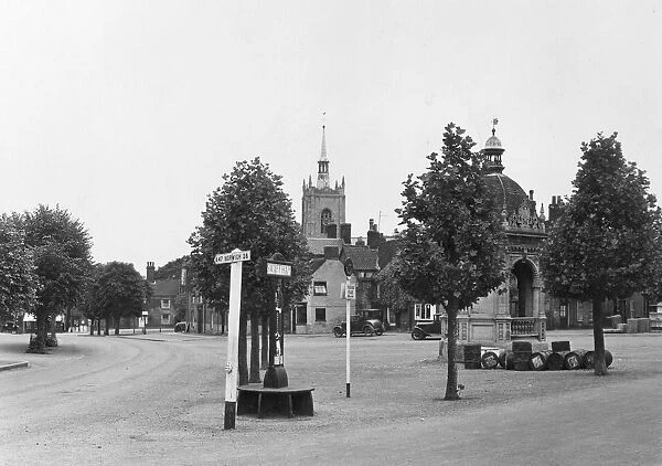 Swaffham. circa 1920: Market place in Swaffham, Norfolk