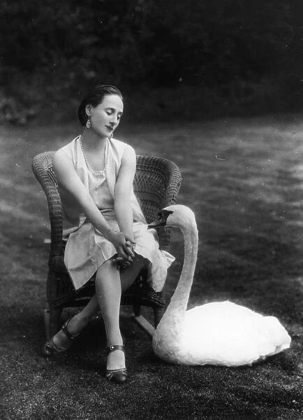 Two Swans. Anna Pavlova (1885 - 1931) the Russian ballerina in the company