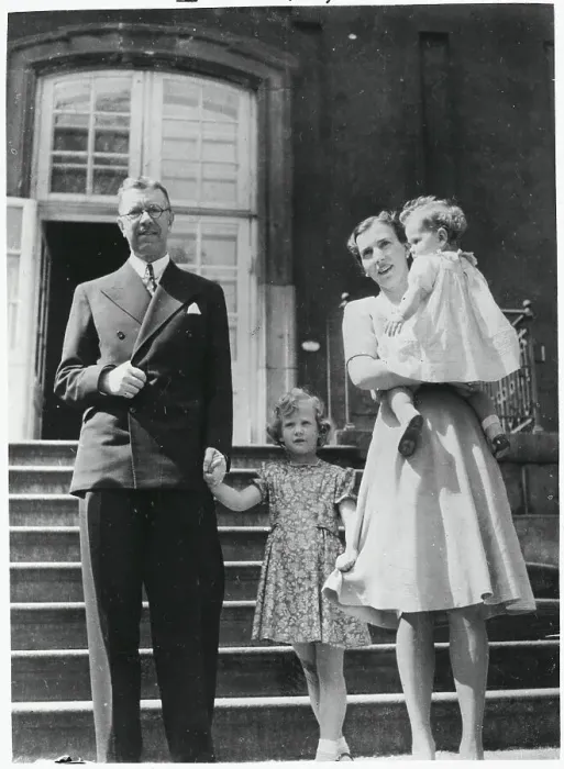 Framed Print : Swedish and Danish Royal Relatives in 1945 Framed Print : Swedish and Danish Royal Relatives in 1945