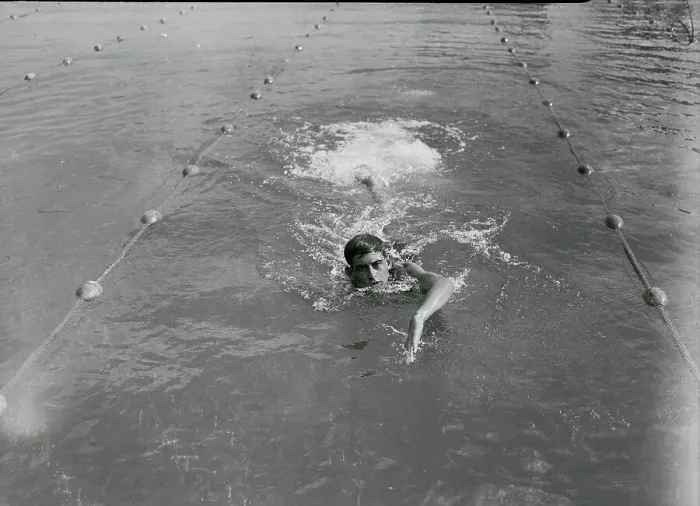Framed Print : Swimmer in Pool Framed Print : Swimmer in Pool