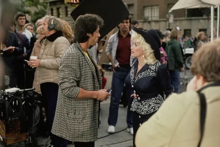 Framed Print : Sylvester Stallone And Dolly Parton Filming Rhinestone Framed Print : Sylvester Stallone And Dolly Parton Filming Rhinestone