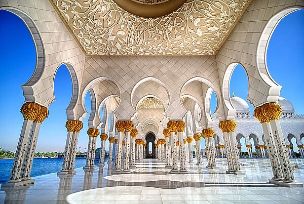 Symmetry. Sheikh Zayed Grand Mosque, Abu Dhabi, UAE