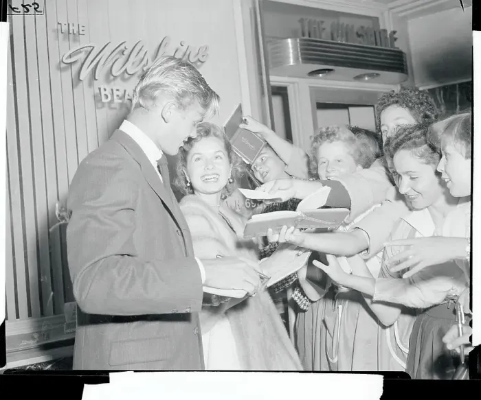 Framed Print : Tab Hunter and Debbie Reynolds at Premiere Framed Print : Tab Hunter and Debbie Reynolds at Premiere