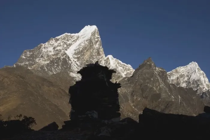 Framed Print : Taboche Peak and Arakam Tse with stone monument in the foreground, Khumbu, Nepal