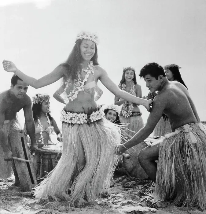 Framed Print : Tahitian Dancers in Grass Skirts Framed Print : Tahitian Dancers in Grass Skirts