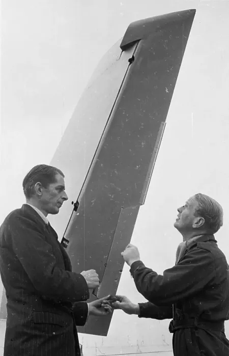 Framed Print : Tail Wing. 16th November 1946: De Havilland's assistant chief designer C T Wilkins Framed Print : Tail Wing. 16th November 1946: De Havilland's assistant chief designer C T Wilkins