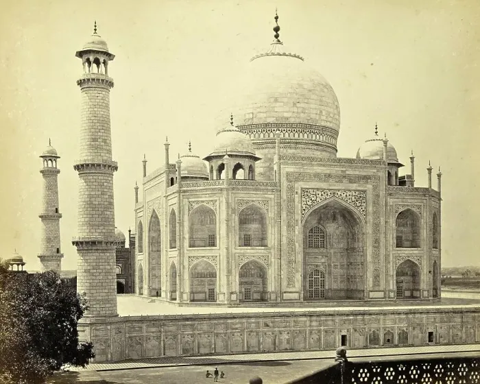 Framed Print : The Taj Mahal in Agra, seen from the side, 1865, India, Historic, digitally restored reproduction from an original of the time Framed Print : The Taj Mahal in Agra, seen from the side, 1865, India, Historic, digitally restored reproduction from an original of the time