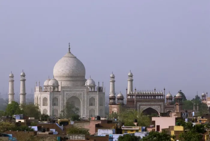 Framed Print : the Taj Mahal and Agra skyline