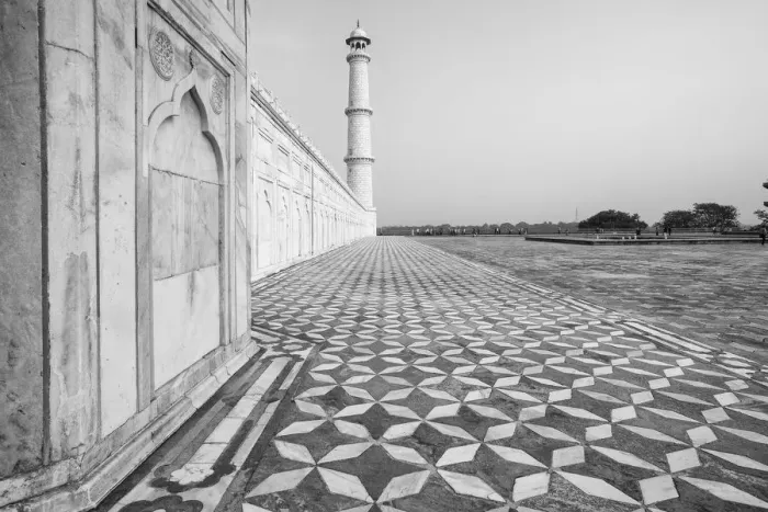 Framed Print : The Taj Mahal is a white marble mausoleum located in Agra Framed Print : The Taj Mahal is a white marble mausoleum located in Agra