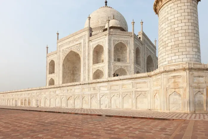 Framed Print : The Taj Mahal is a white marble mausoleum located in Agra Framed Print : The Taj Mahal is a white marble mausoleum located in Agra