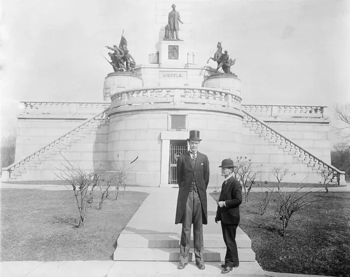 Framed Print : Tallest Man at Lincoln Tomb Framed Print : Tallest Man at Lincoln Tomb