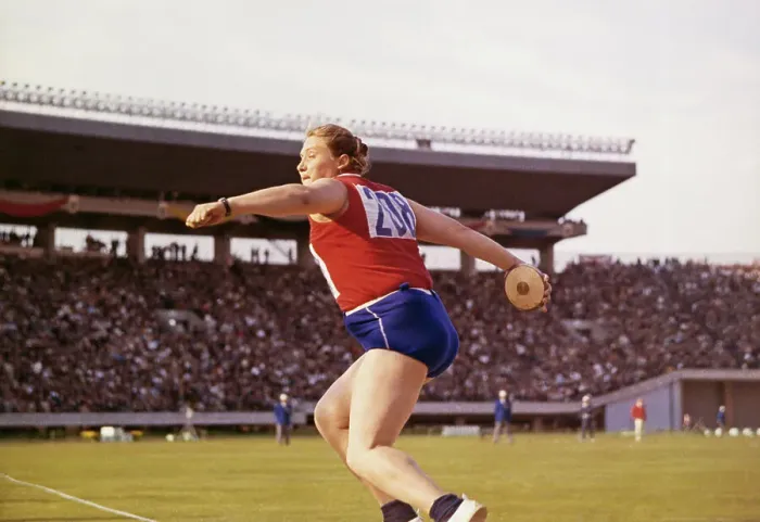Framed Print : Tamara Press Throwing Discus Framed Print : Tamara Press Throwing Discus