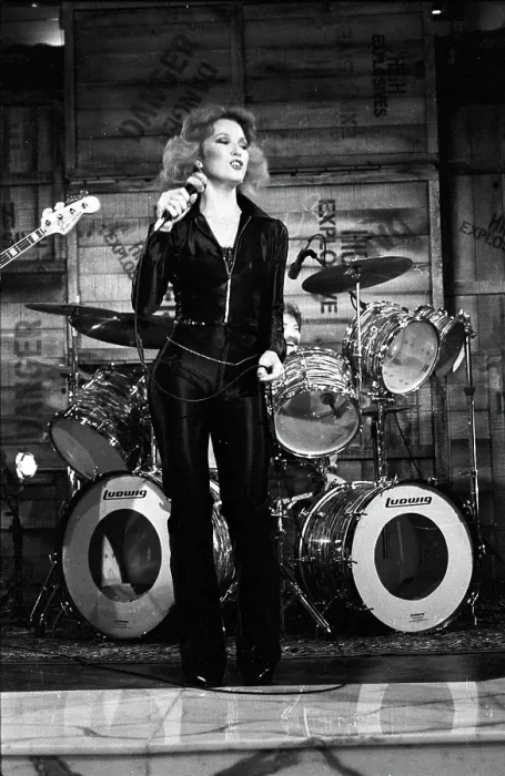 Framed Print : Tanya Tucker Performing