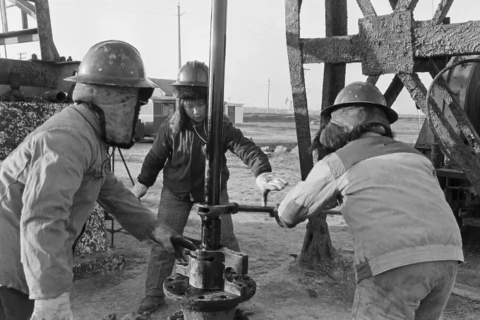 Framed Print : Team W / Female Member Working On Oil Rig Framed Print : Team W / Female Member Working On Oil Rig