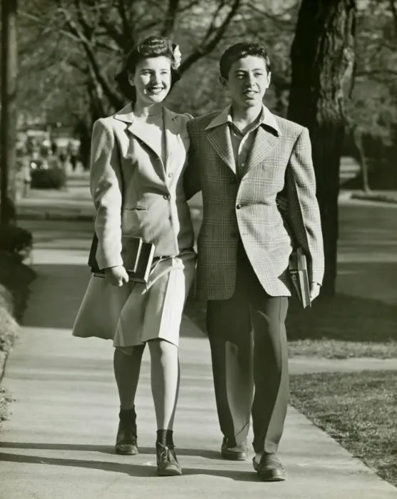 Framed Print : Teenage couple (16-17) walking on park, (B&W) Framed Print : Teenage couple (16-17) walking on park, (B&W)