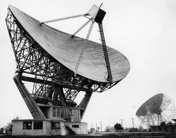 Telescope. circa 1950: Mark II radio telescope, Jodrell Bank