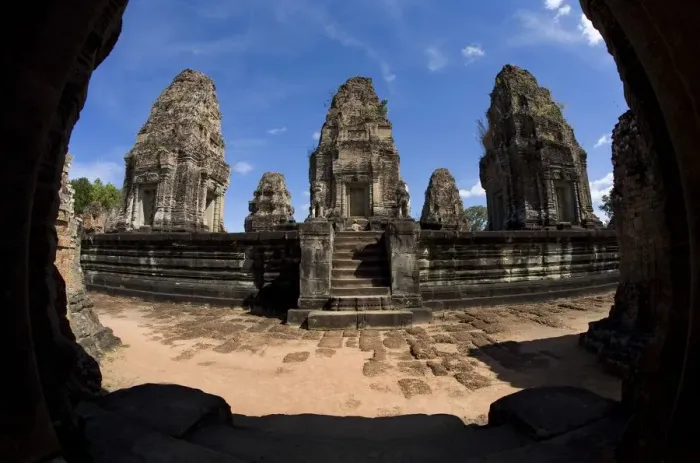 Framed Print : Temple ruins in the ancient city of Angkor Wat, Northwestern Cambodia Framed Print : Temple ruins in the ancient city of Angkor Wat, Northwestern Cambodia